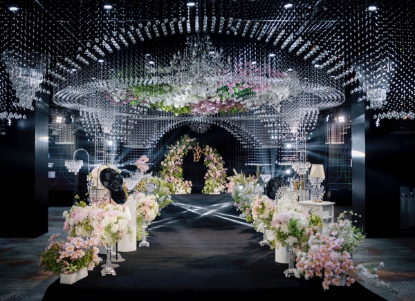 婚禮篇丨水晶綴夢(mèng)，繁花鋪錦，締結(jié)婚禮綺境